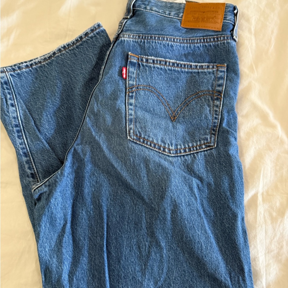Levi's Blue Ankle Cropped Jeans with Signature Style